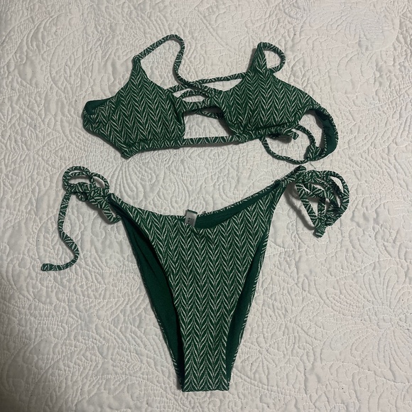 Berlook Other - Geometric Textured Green Swimsuit Set